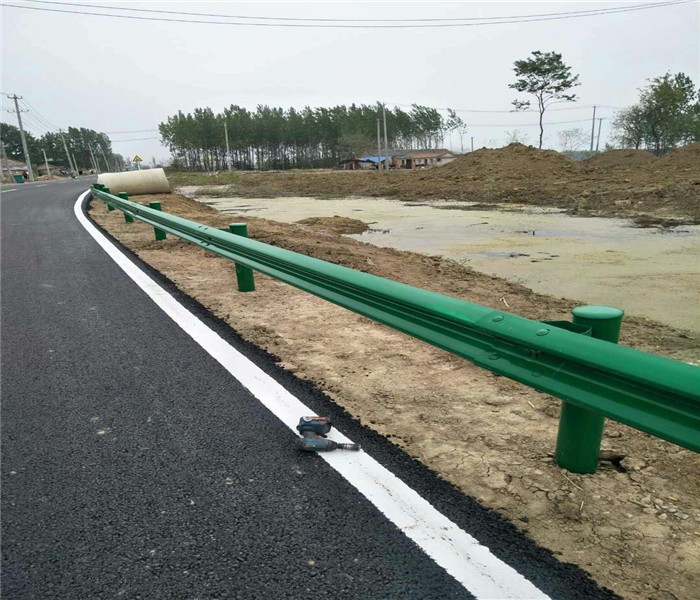 公路护栏的标准有哪些？？？？？？