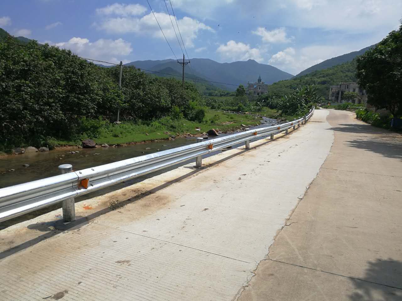 道路波形护栏防撞价格一般多少比较合适？？？？？？